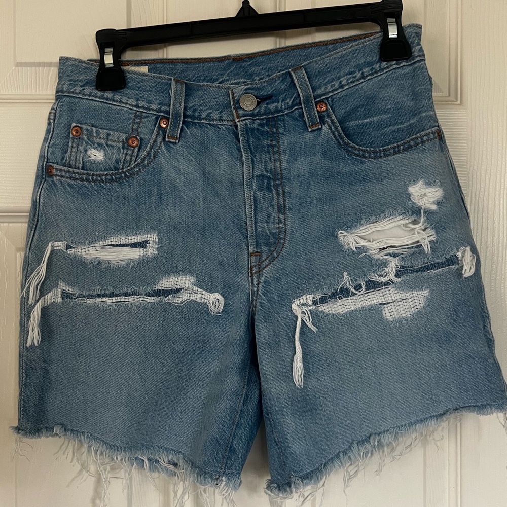 Distressed Levi’s Denim Women’s Shorts 501